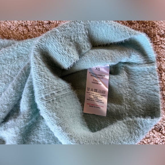 Cupcake Clothing LTD Francesca’s V-Neck Sweater, XS.  61% Polyamide 39%Acryclic - Picture 4 of 4